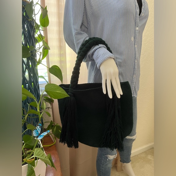 Classic Forest Green Top Handle Wayuu Bag - Handwoven Trendy Tote Bag - Picture 4 of 6